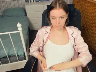 HenriettaCrull's Live Sex Cam Show