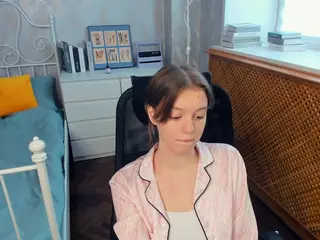 HenriettaCrull's Live Sex Cam Show