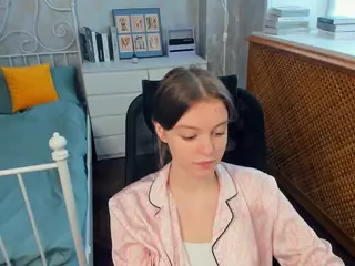 HenriettaCrull's Live Sex Cam Show