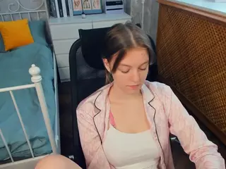 HenriettaCrull's Live Sex Cam Show