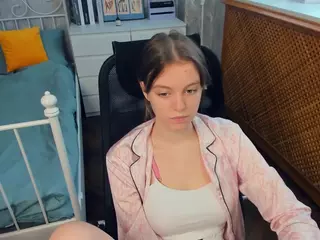 HenriettaCrull's Live Sex Cam Show