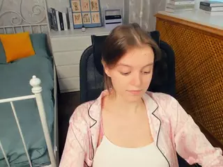 HenriettaCrull's Live Sex Cam Show