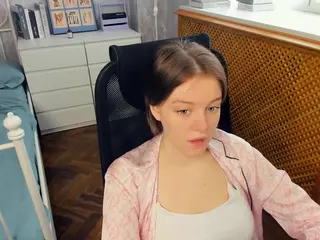 HenriettaCrull's Live Sex Cam Show