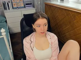 HenriettaCrull's Live Sex Cam Show