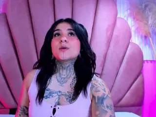 Adri-Tatto's Live Sex Cam Show