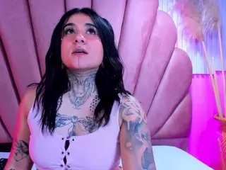 Adri-Tatto's Live Sex Cam Show