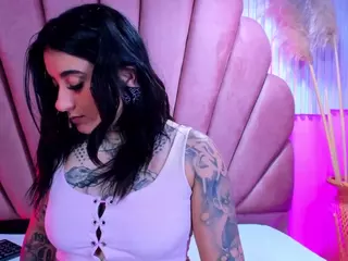 Adri-Tatto's Live Sex Cam Show