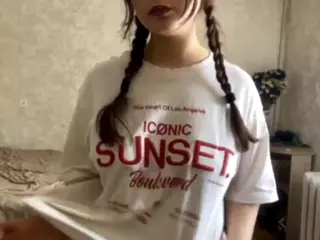 MildredGawne's Live Sex Cam Show