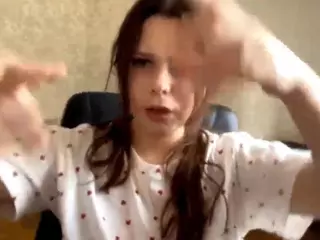 MildredGawne's Live Sex Cam Show