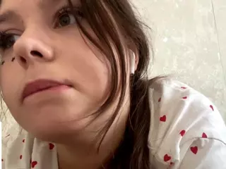 MildredGawne's Live Sex Cam Show