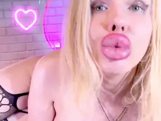 trixiedoll's Live Sex Cam Show