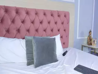 EmmaBecket2's Live Sex Cam Show