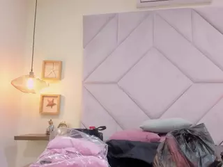 LunnaFoxx's Live Sex Cam Show
