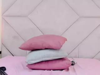 LunnaFoxx's Live Sex Cam Show