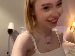 EsmaCorby's Live Sex Cam Show