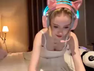 EsmaCorby's Live Sex Cam Show