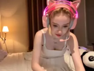 EsmaCorby's Live Sex Cam Show