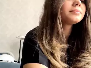 Mia's Live Sex Cam Show