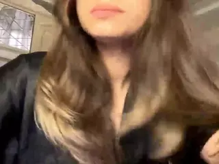 Mia's Live Sex Cam Show
