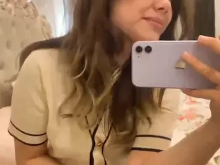 Mia's Live Sex Cam Show