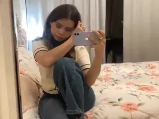 Mia's Live Sex Cam Show
