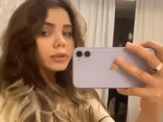 Mia's Live Sex Cam Show