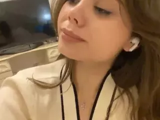 Mia's Live Sex Cam Show