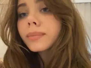 Mia's Live Sex Cam Show