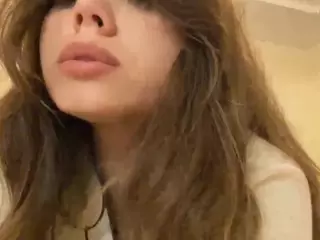 Mia's Live Sex Cam Show