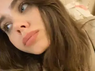 Mia's Live Sex Cam Show