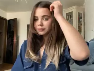 Mia's Live Sex Cam Show