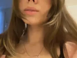 Mia's Live Sex Cam Show