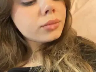 Mia's Live Sex Cam Show
