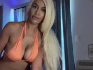 BadMonica01's Live Sex Cam Show