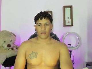Live cam show with Yoximanuelmartz