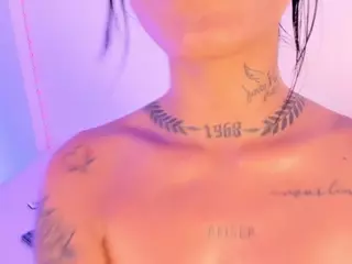 SofiaValente's Live Sex Cam Show