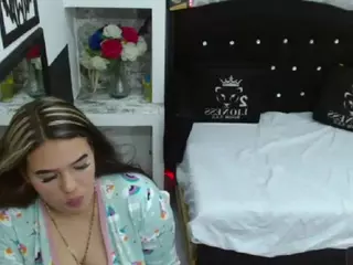 shirley18's Live Sex Cam Show