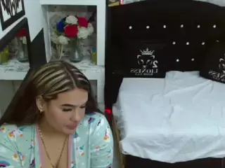 shirley18's Live Sex Cam Show