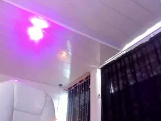Vicolenn-69's Live Sex Cam Show