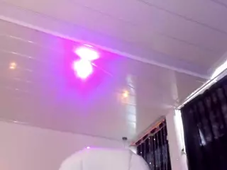 Vicolenn-69's Live Sex Cam Show