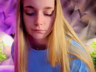 HoLLi's Live Sex Cam Show