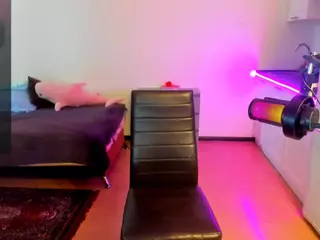 ToraLove's Live Sex Cam Show