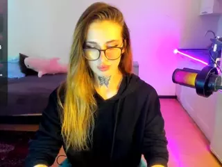ToraLove's Live Sex Cam Show