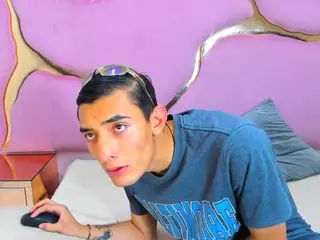 KittyandLiam69's Live Sex Cam Show