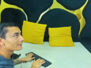 KittyandLiam69's Live Sex Cam Show