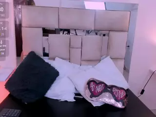 Abrill-01's Live Sex Cam Show
