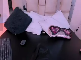 Abrill-01's Live Sex Cam Show