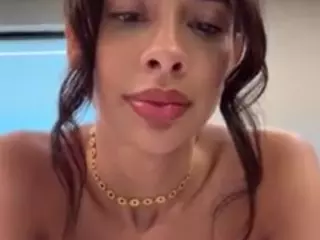 AisHhaFerrari's Live Sex Cam Show