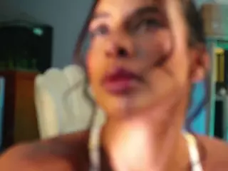 AisHhaFerrari's Live Sex Cam Show