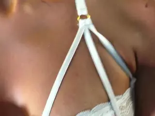 AisHhaFerrari's Live Sex Cam Show